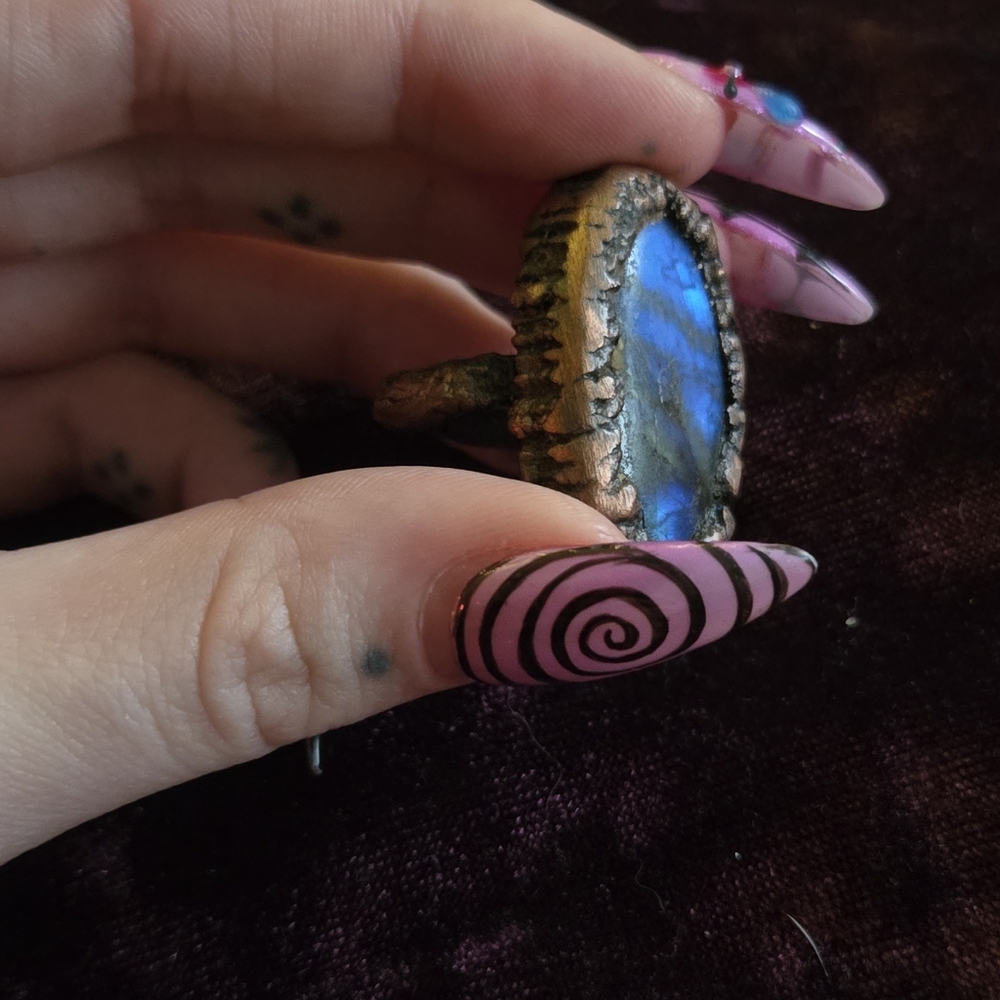 Handmade Statement Brutalist Large Labradorite Bronze Ring - Picture 2 of 8